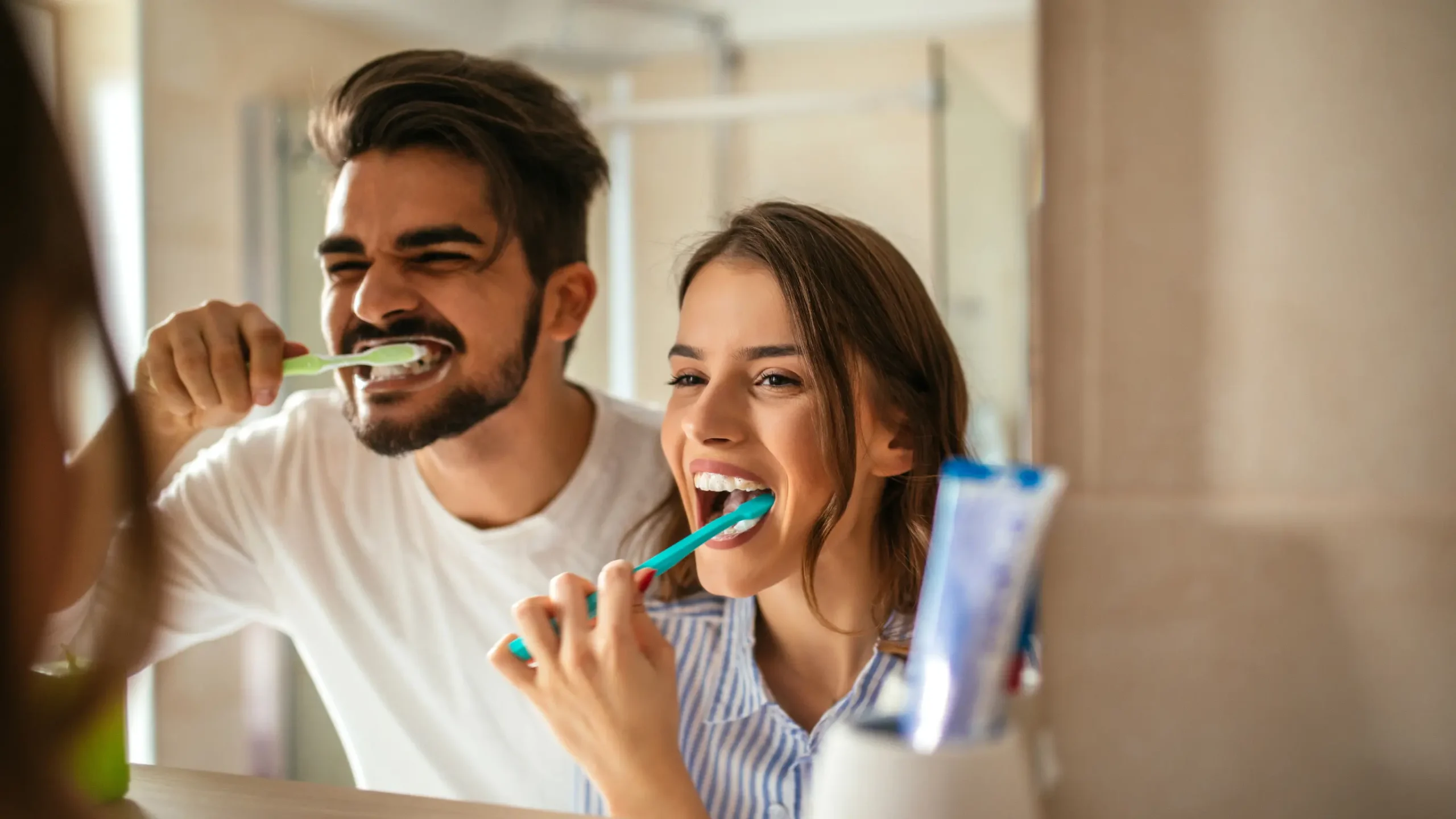 couple-qui-se-lave-les-dents